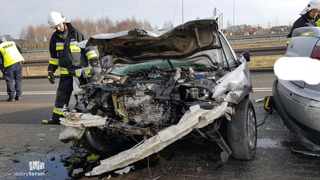 Groźny wypadek w Białych Błotach