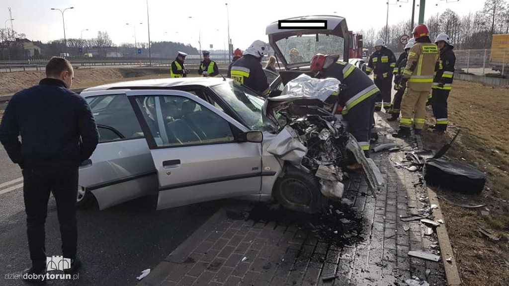 Groźny wypadek w Białych Błotach