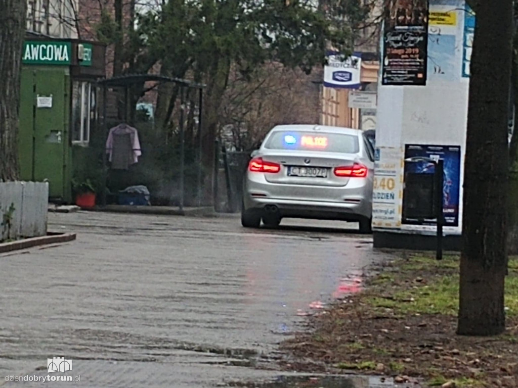 Kolizja dwóch aut na Mickiewicza