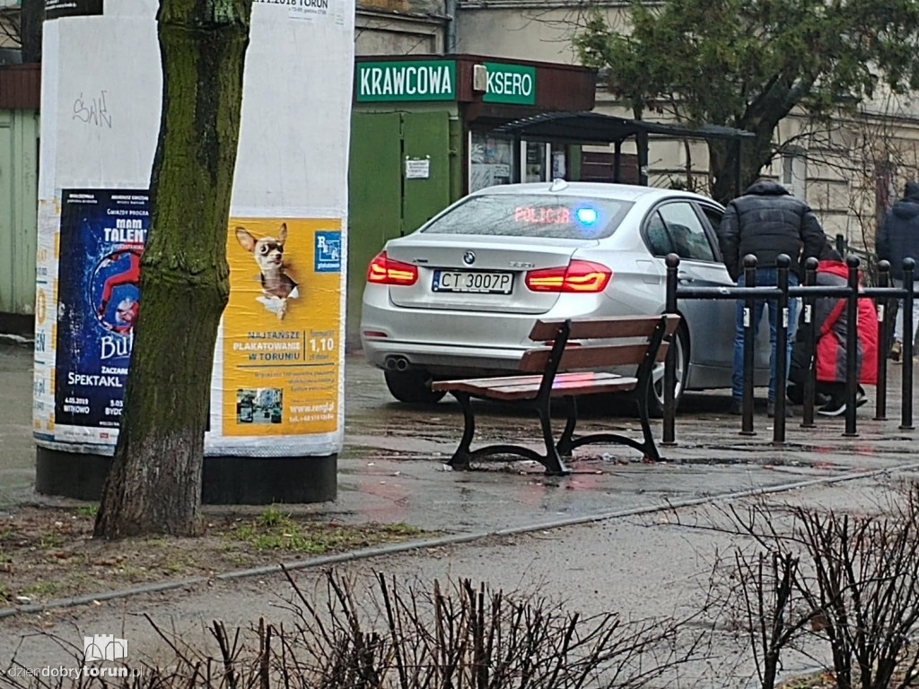 Kolizja dwóch aut na Mickiewicza