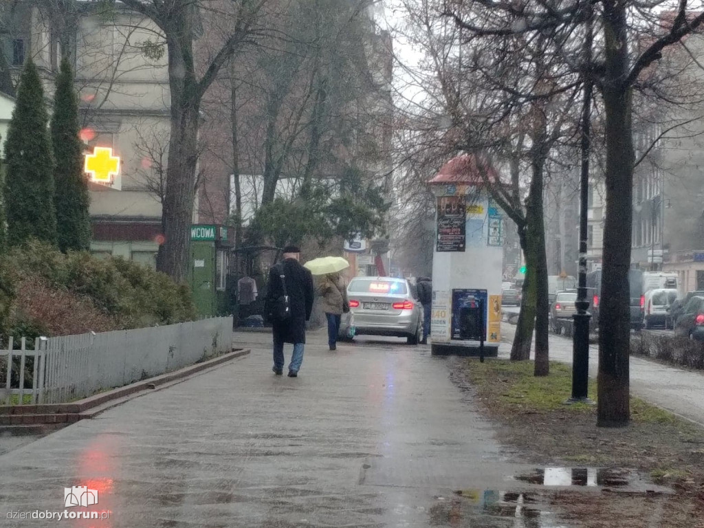 Kolizja dwóch aut na Mickiewicza