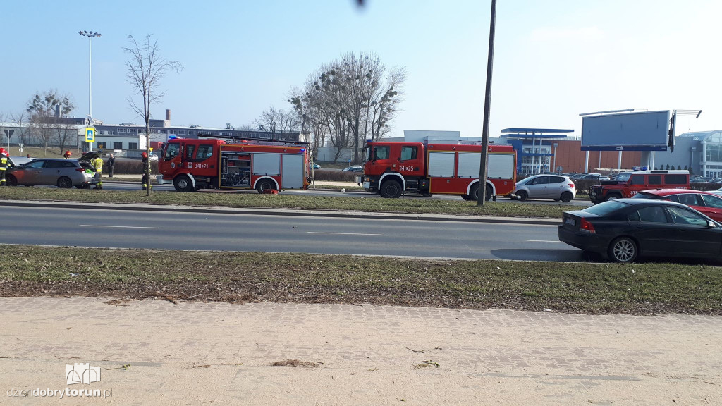Kolizja dwóch aut na Grudziądzkiej