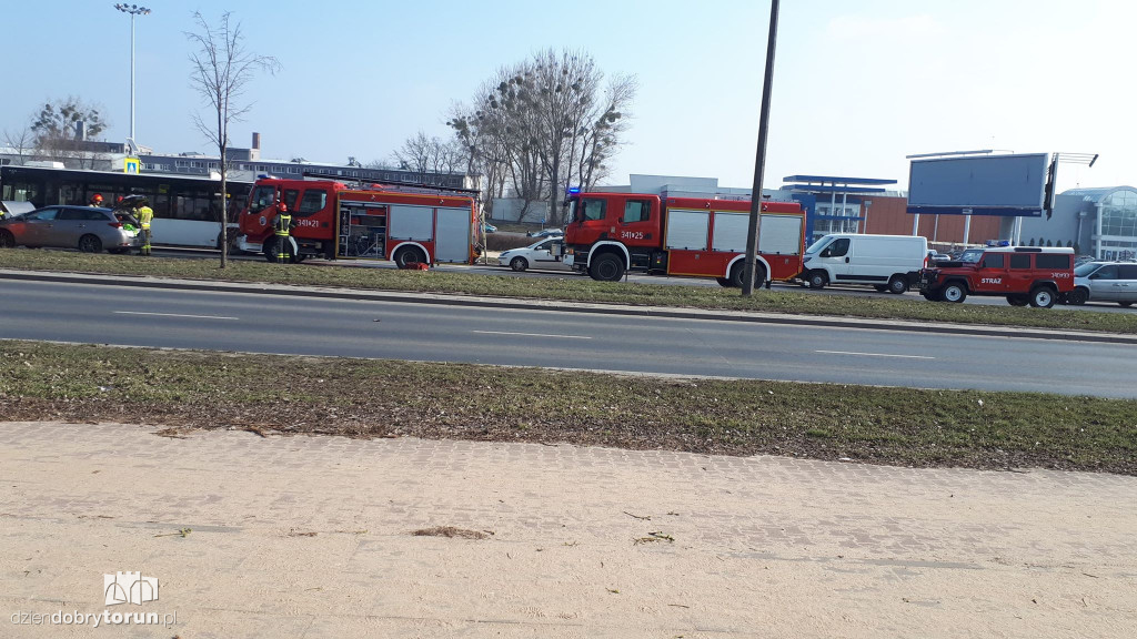 Kolizja dwóch aut na Grudziądzkiej