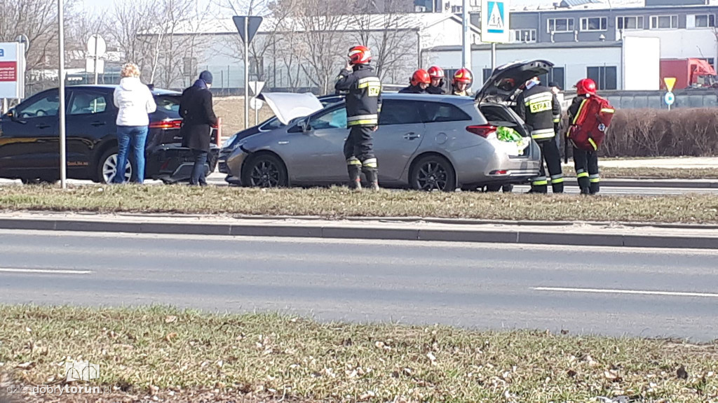 Kolizja dwóch aut na Grudziądzkiej