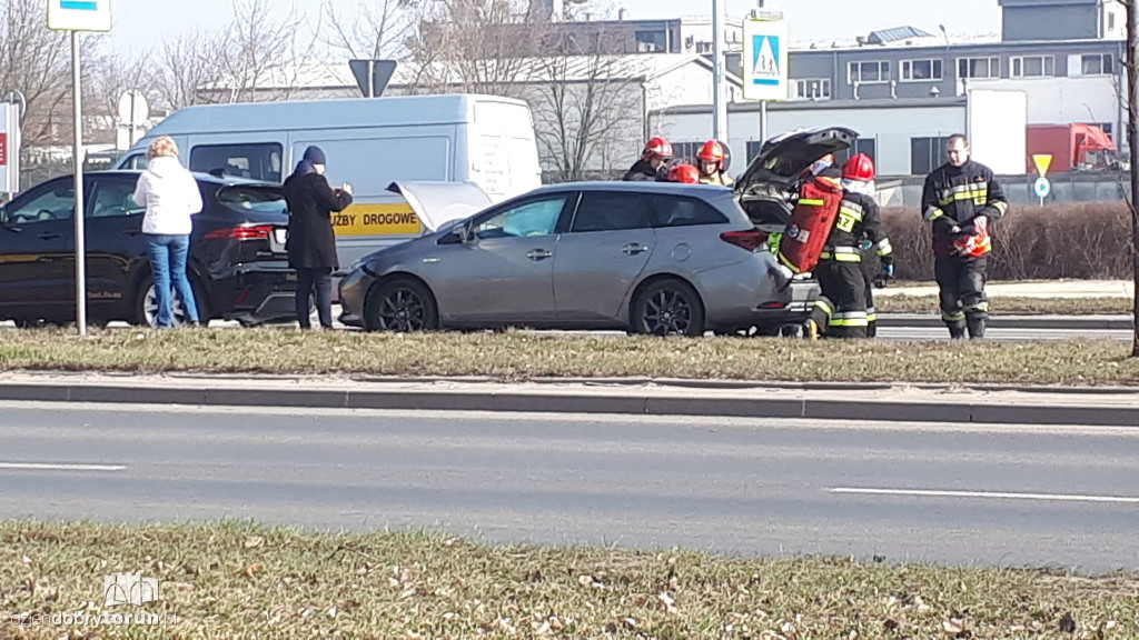 Kolizja dwóch aut na Grudziądzkiej