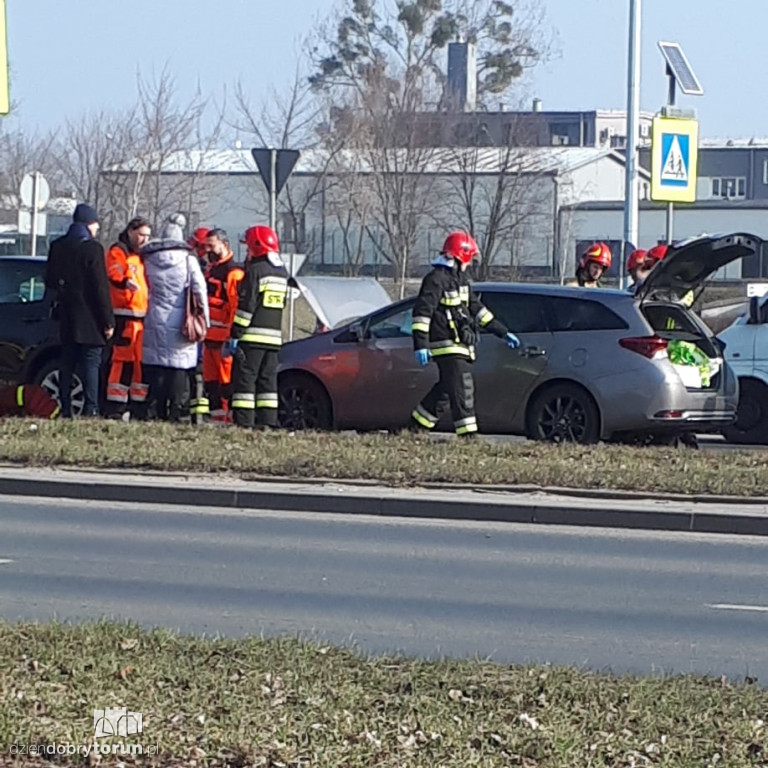 Kolizja dwóch aut na Grudziądzkiej