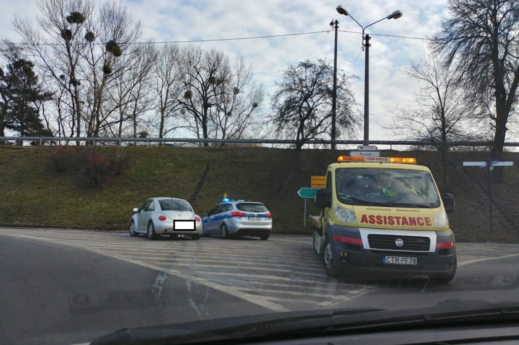 Kolizja na skrzyżowaniu przy wiadukcie