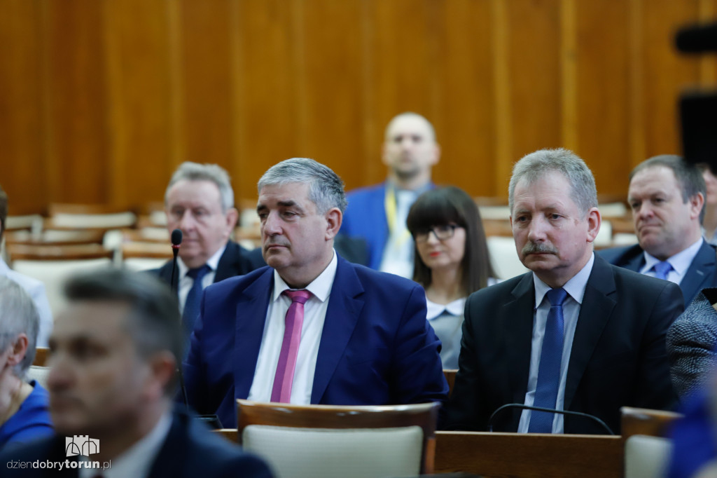 Marszałek wręczył umowy RPO