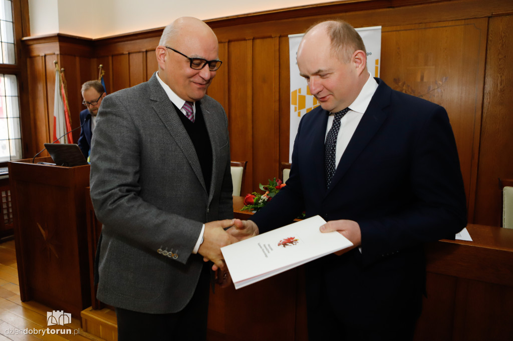 Marszałek wręczył umowy RPO