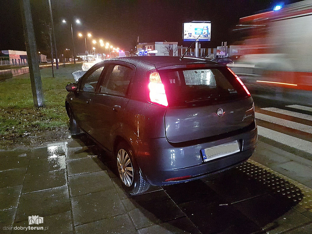 Groźna kolizja dwóch aut na Grudziądzkiej