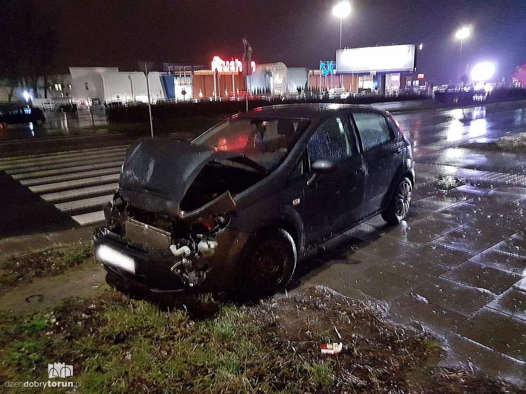 Groźna kolizja dwóch aut na Grudziądzkiej