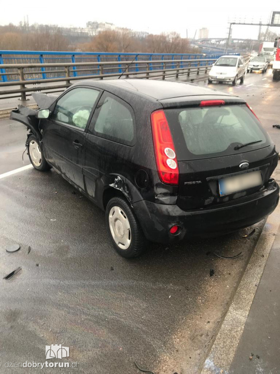 Kolizja drogowa na moście Zawackiej