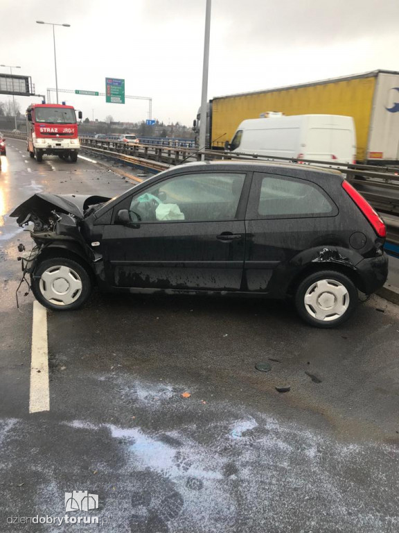 Kolizja drogowa na moście Zawackiej