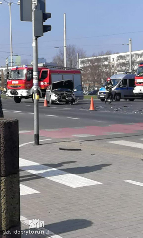 Zderzenie dwóch aut na Sz. Lubickiej