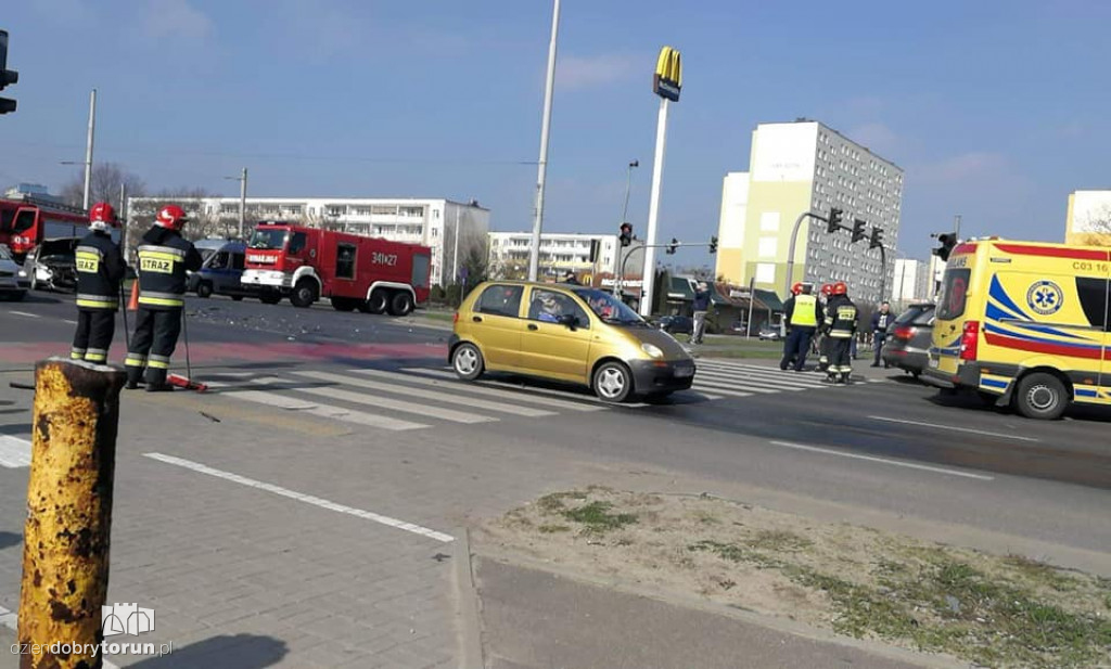 Zderzenie dwóch aut na Sz. Lubickiej