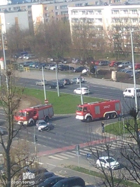 Zderzenie dwóch aut na Sz. Lubickiej