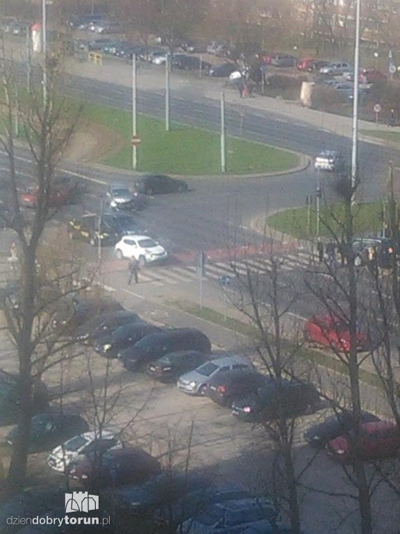 Zderzenie dwóch aut na Sz. Lubickiej