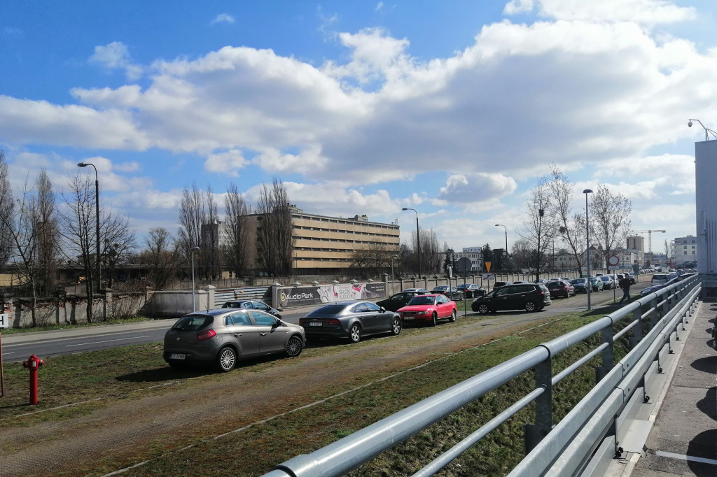 Tłumy w niedzielę pod galeriami