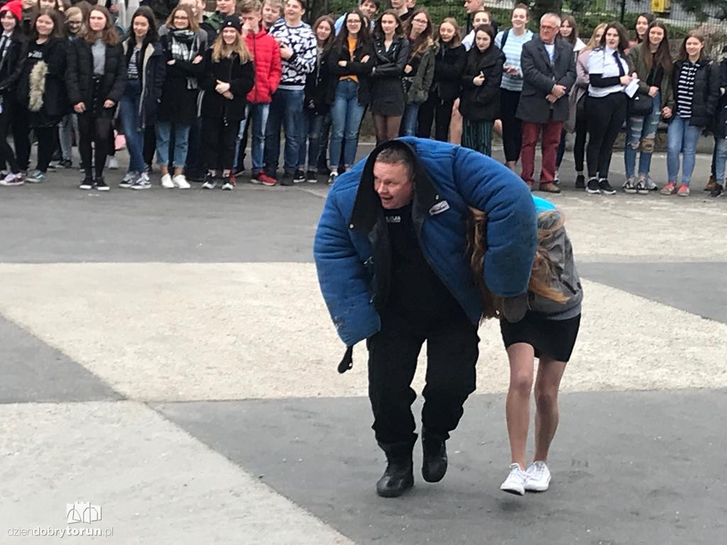Drzwi otwarte w drugim LO  w Toruniu