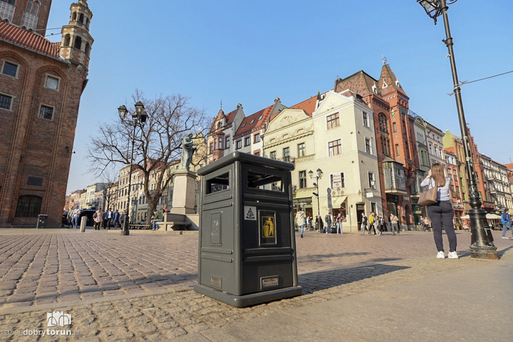 Nowe śmietniki na Starówce