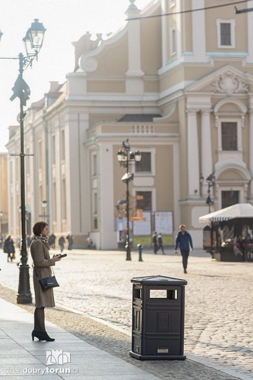 Nowe śmietniki na Starówce