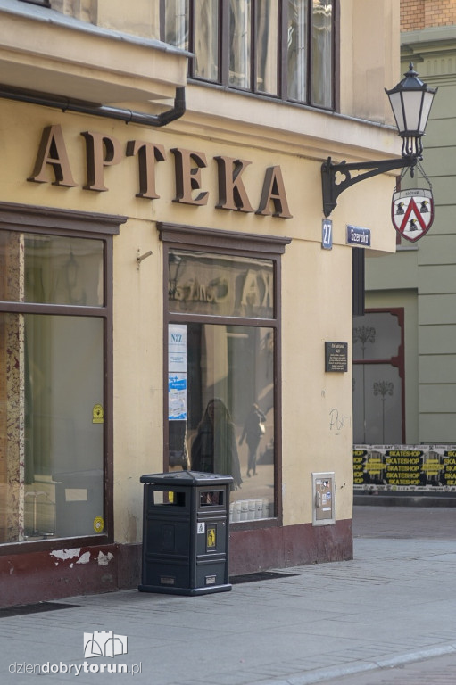 Nowe śmietniki na Starówce