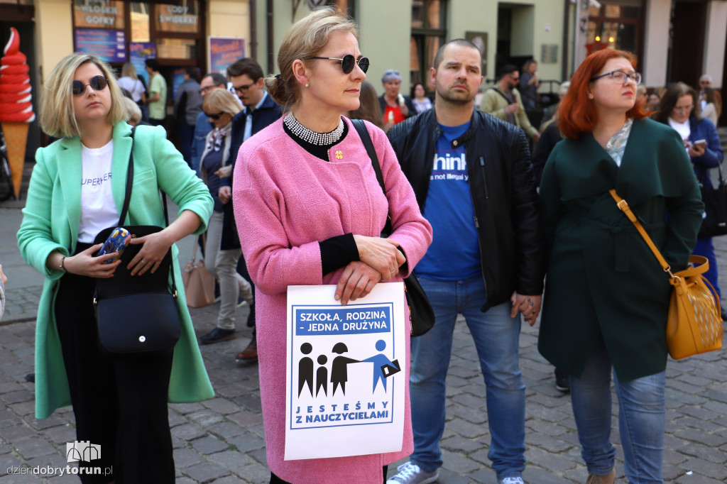 Protest ,,Wspieram nauczycieli''