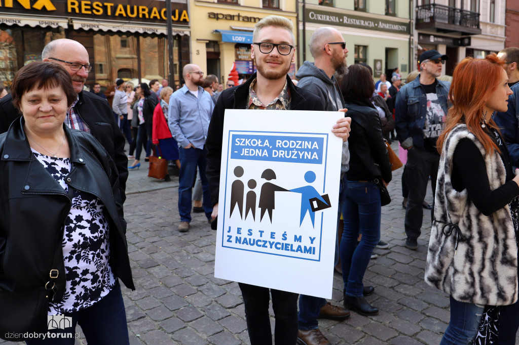 Protest ,,Wspieram nauczycieli''