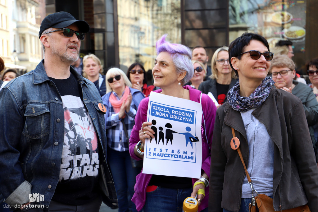 Protest ,,Wspieram nauczycieli''