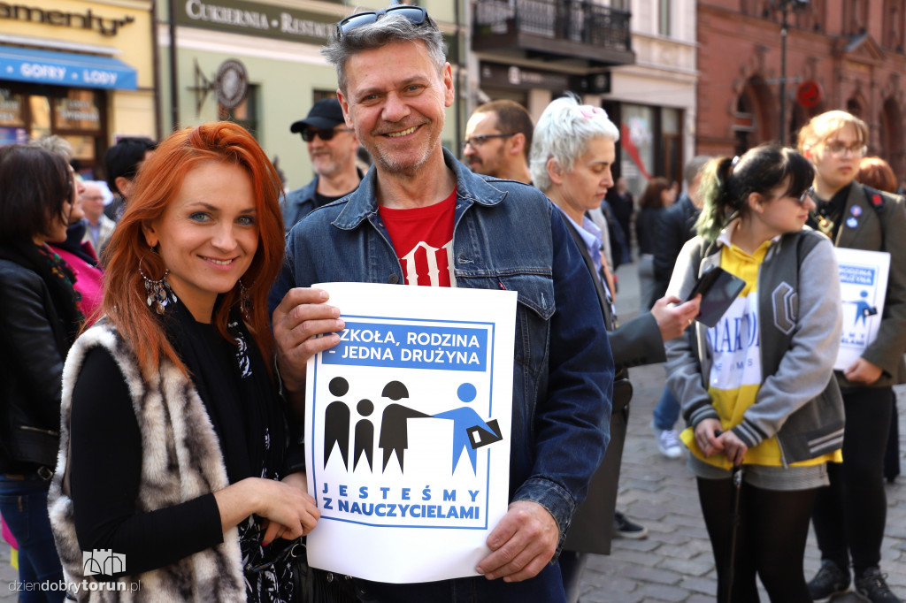 Protest ,,Wspieram nauczycieli''