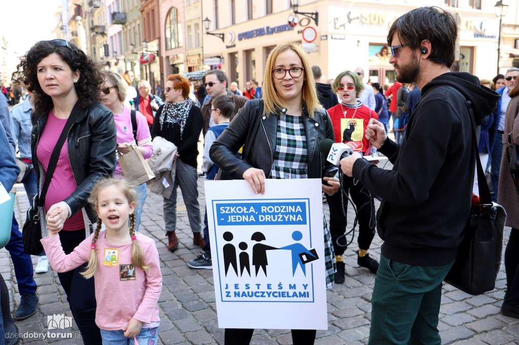 Protest ,,Wspieram nauczycieli''
