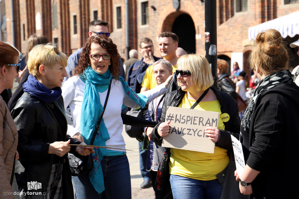 Protest ,,Wspieram nauczycieli''