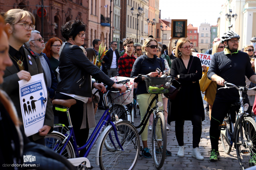 Protest ,,Wspieram nauczycieli''