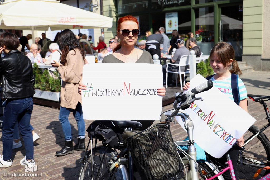 Protest ,,Wspieram nauczycieli''