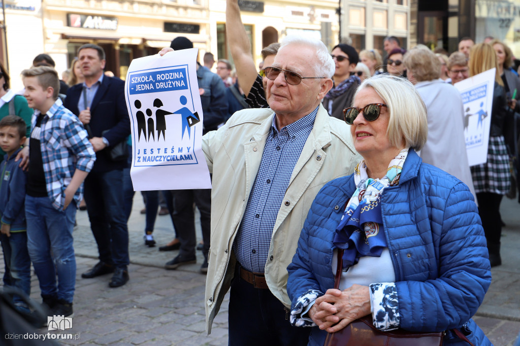 Protest ,,Wspieram nauczycieli''