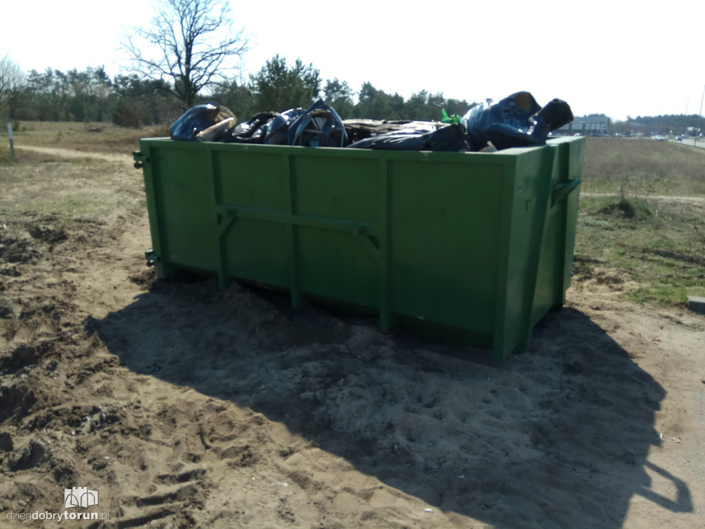 Mieszkańcy JAR-u posprzątali osiedle