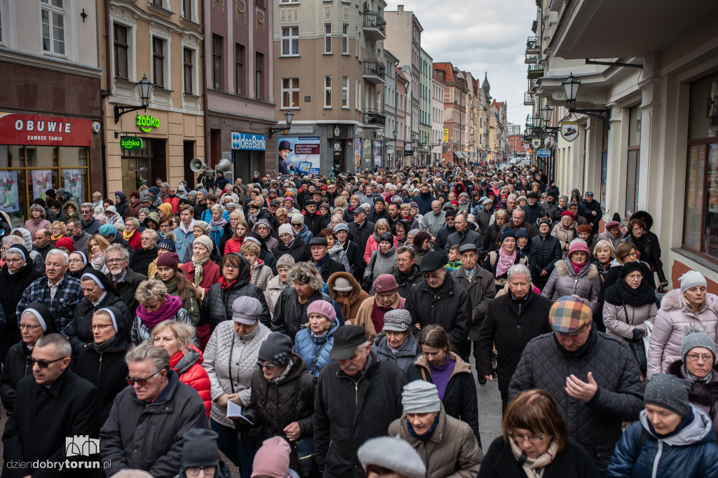 Droga Krzyżowa przeszła ulicami Torunia