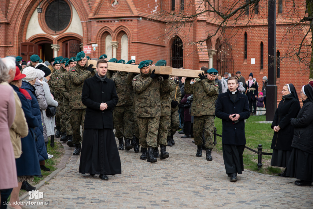 Droga Krzyżowa przeszła ulicami Torunia