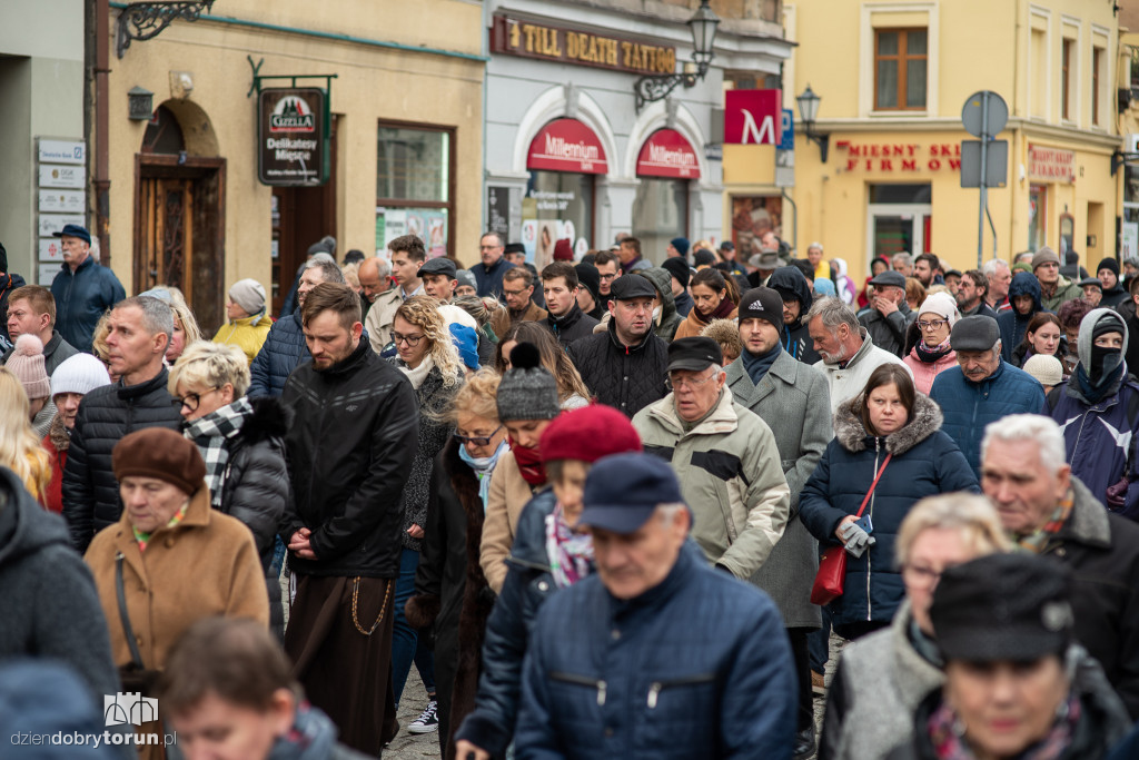 Droga Krzyżowa przeszła ulicami Torunia