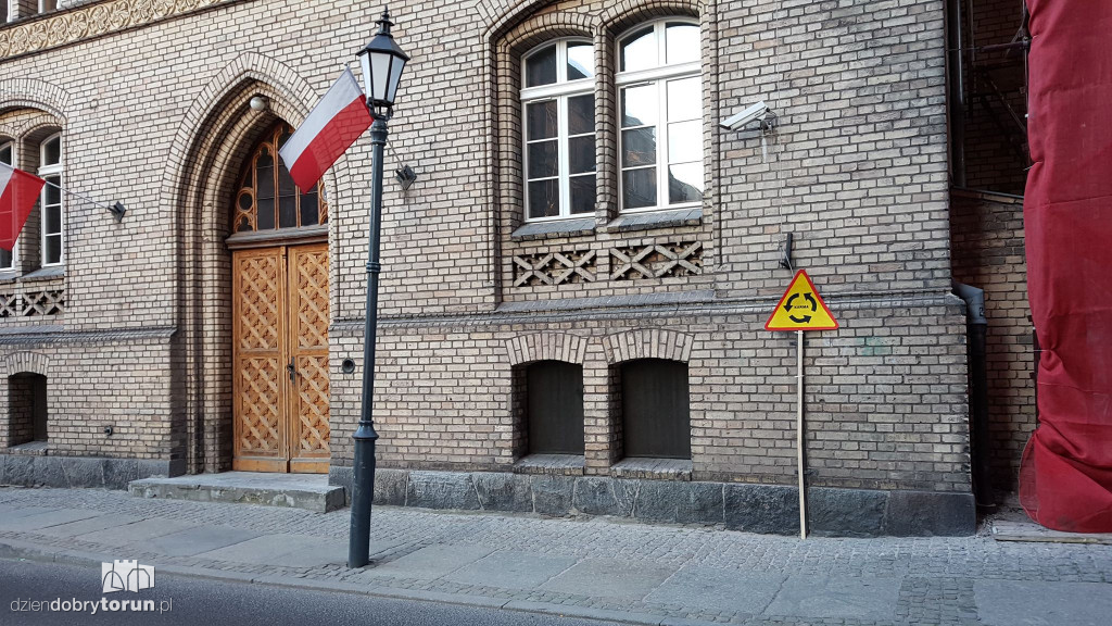 Nietypowe znaki w centrum miasta