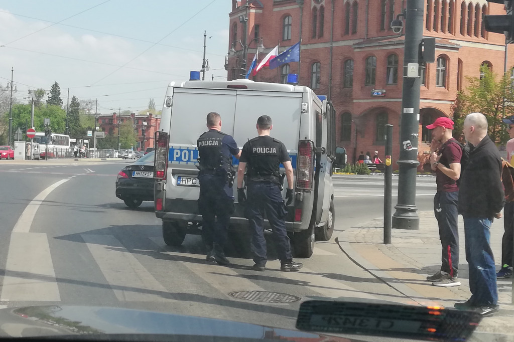 Interwencja policji w centrum miasta