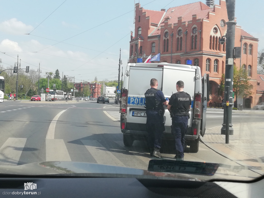 Interwencja policji w centrum miasta