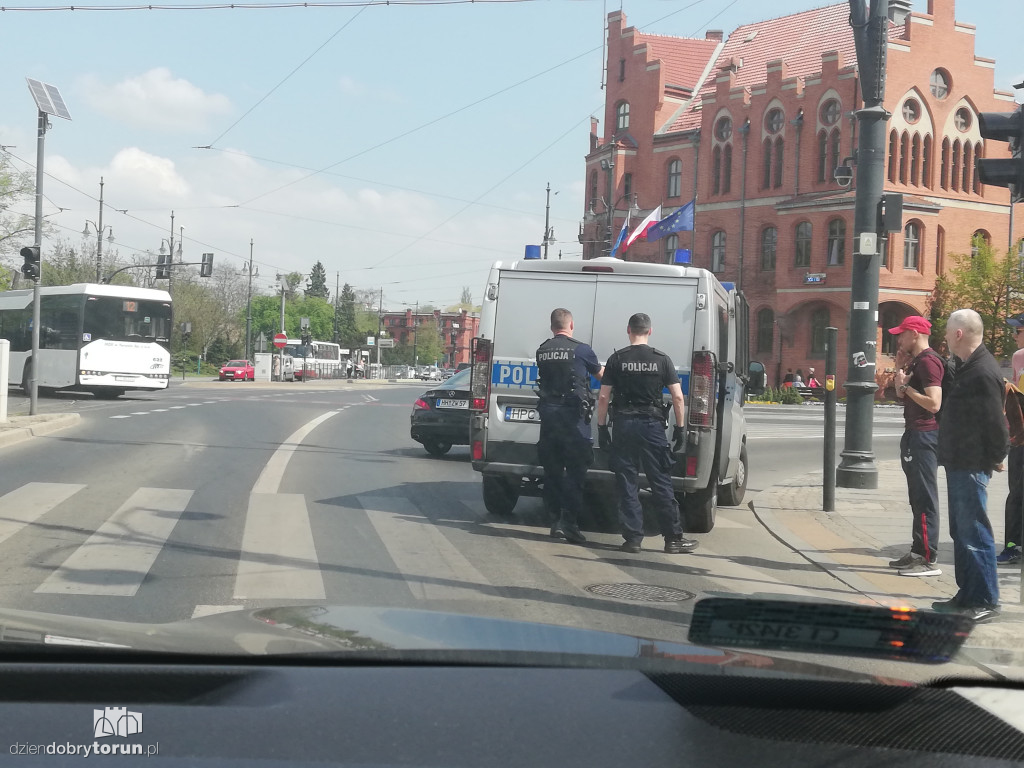 Interwencja policji w centrum miasta