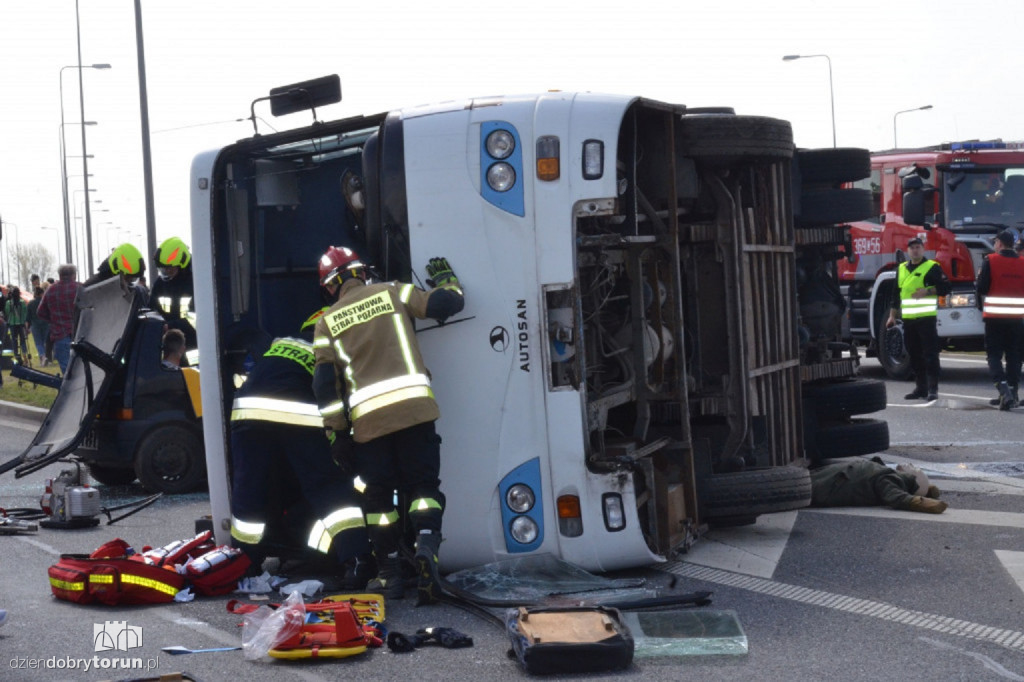 Ćwiczenia strażaków na autostradzie