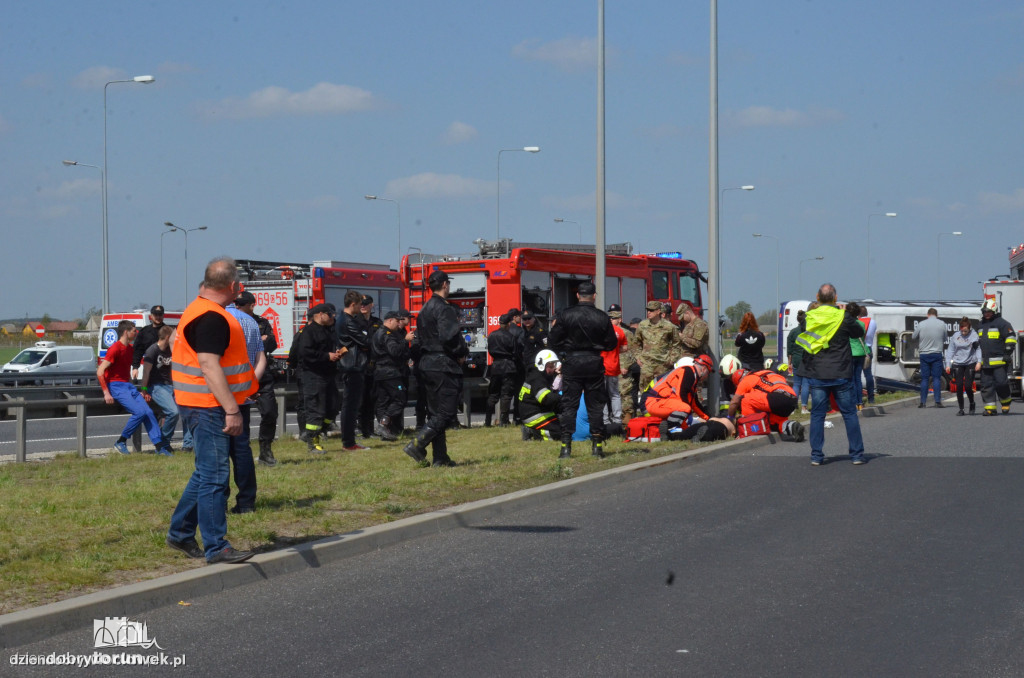 Ćwiczenia strażaków na autostradzie