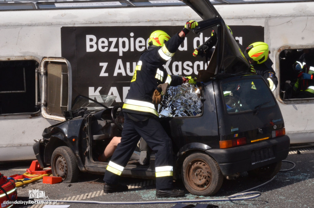 Ćwiczenia strażaków na autostradzie