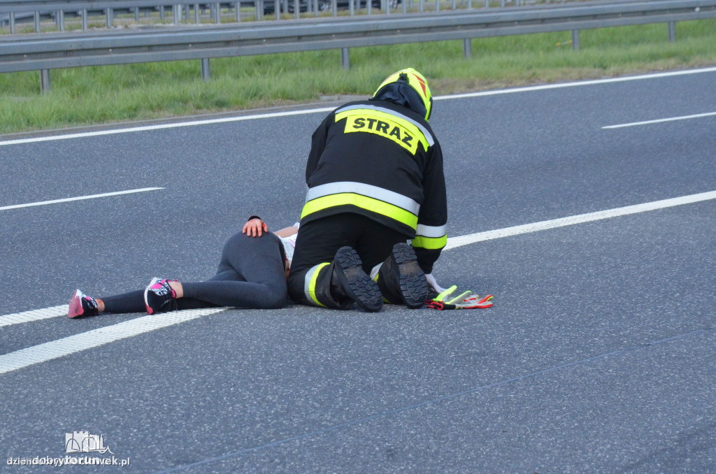 Ćwiczenia strażaków na autostradzie