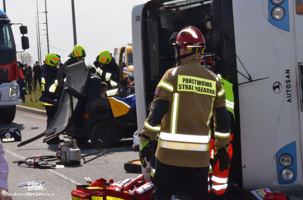 Ćwiczenia strażaków na autostradzie