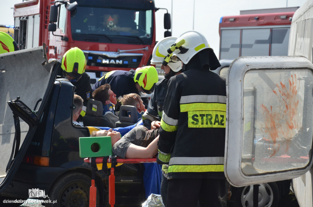 Ćwiczenia strażaków na autostradzie