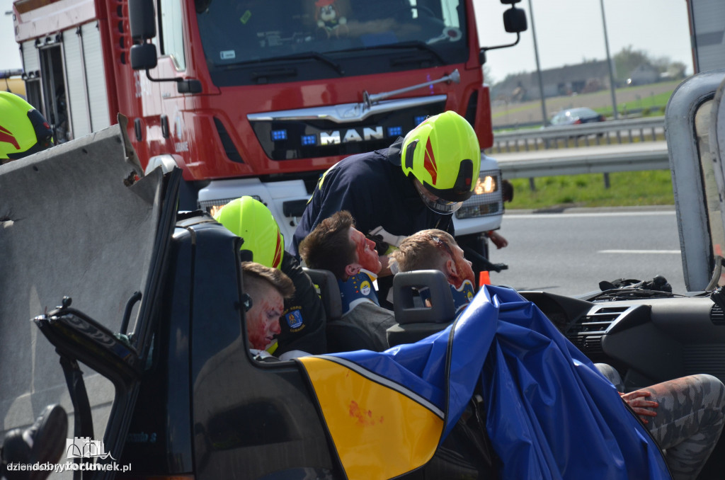 Ćwiczenia strażaków na autostradzie